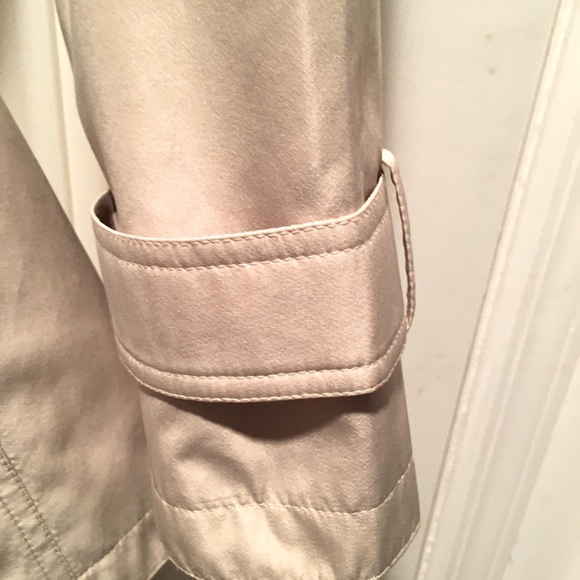 HERITAGE COLLECTION BY BASS DOUBLE BREASTED RAIN JACKET WITH TIE BELT. SIZE XL. - Picture 7 of 12